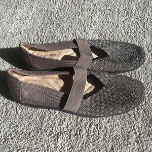 Naturalizer gold color flat shoes